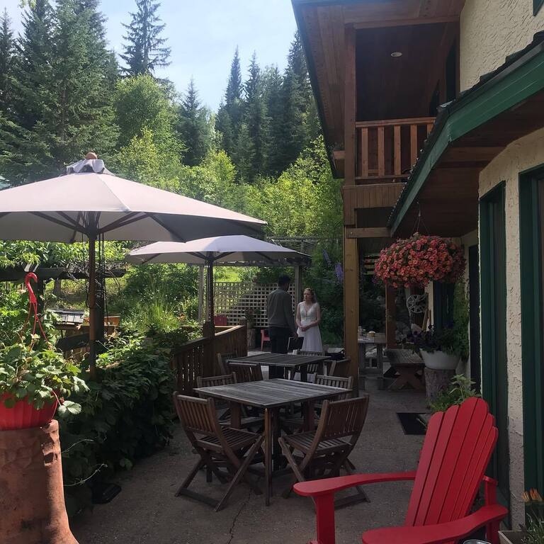 Hillside Lodge and Chalets