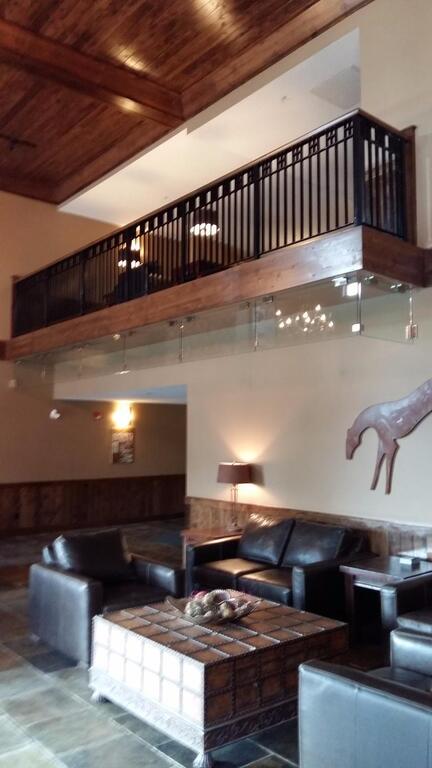 Glacier Mountaineer Lodge