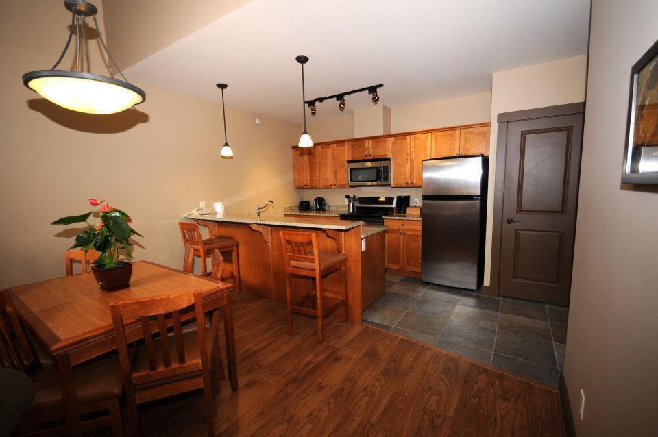 Glacier Mountaineer Lodge