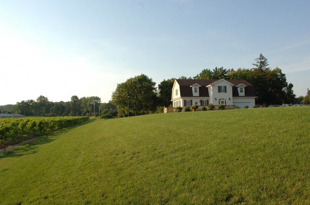 Riverbend Inn & Vineyard