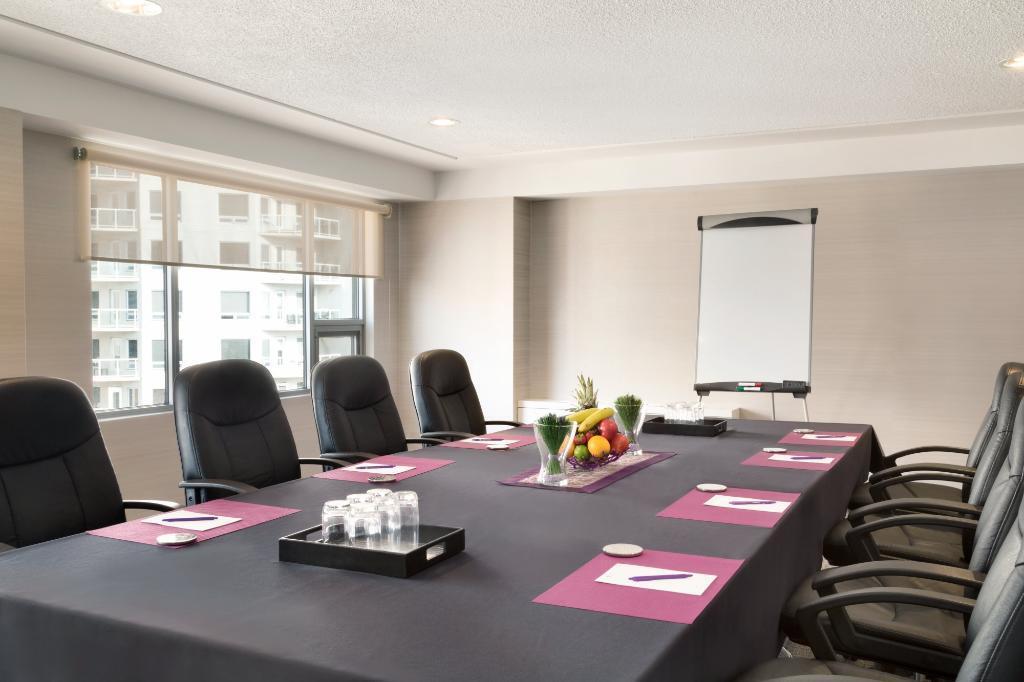 Coast Edmonton Plaza Hotel