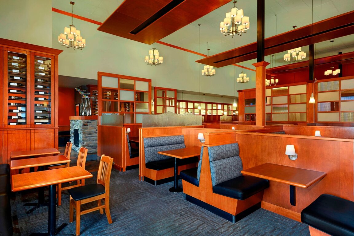 Four Points by Sheraton Edmonton Gateway