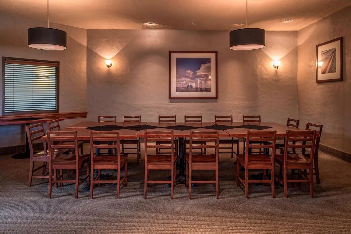 Four Points by Sheraton Edmonton South