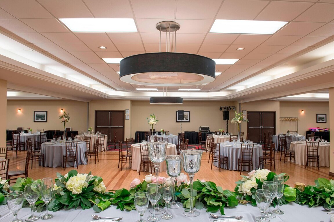 Four Points by Sheraton Edmonton South