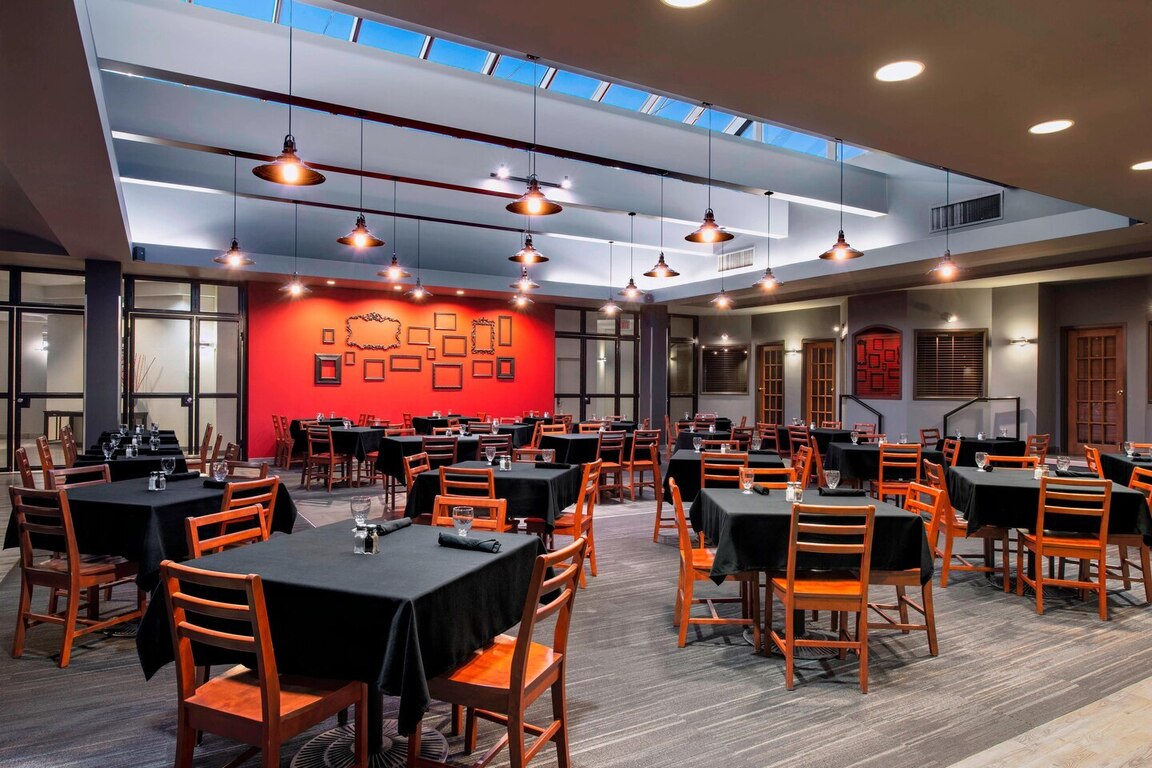 Four Points by Sheraton Edmonton South