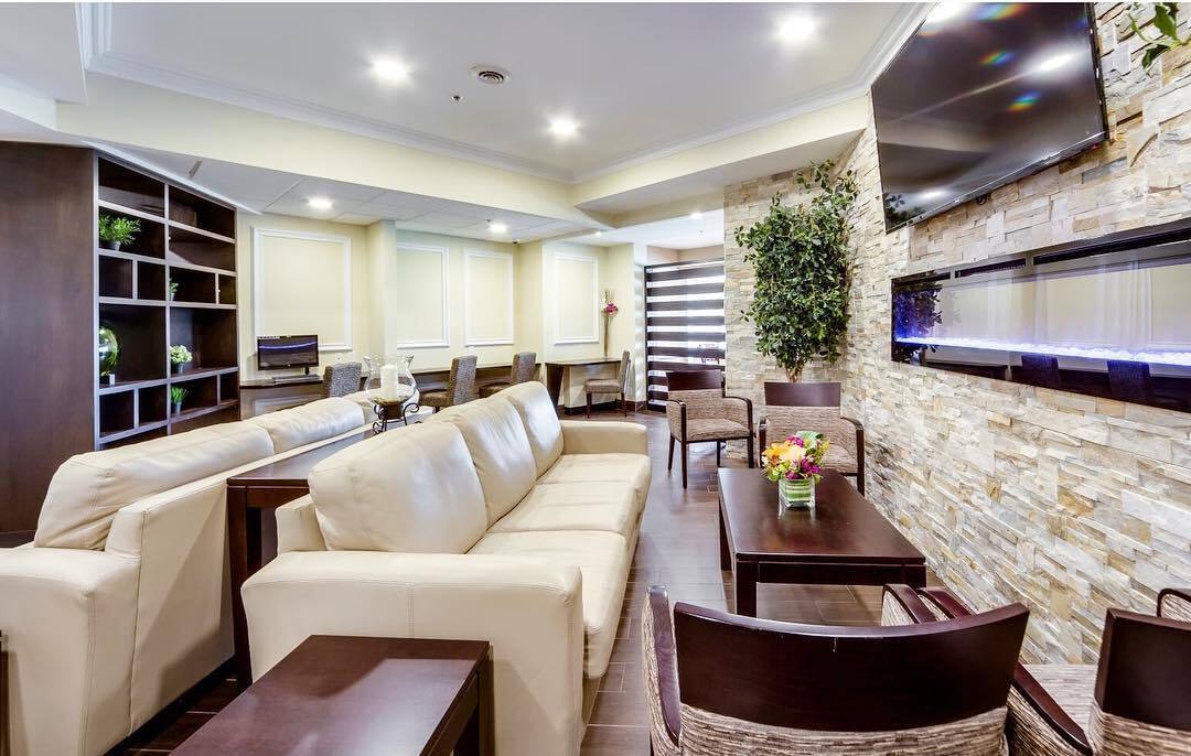 Monte Carlo Inn Oakville Suites