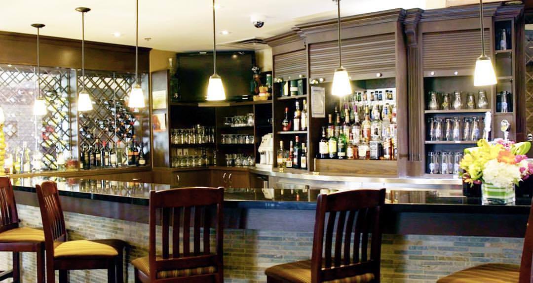 Monte Carlo Inn Oakville Suites