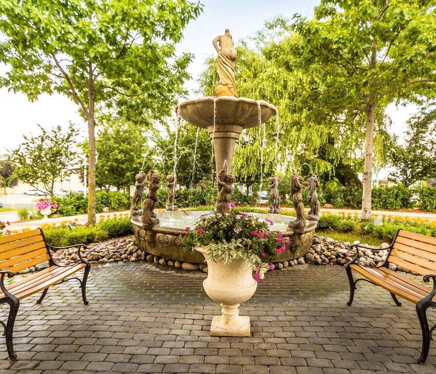 Monte Carlo Inn Oakville Suites