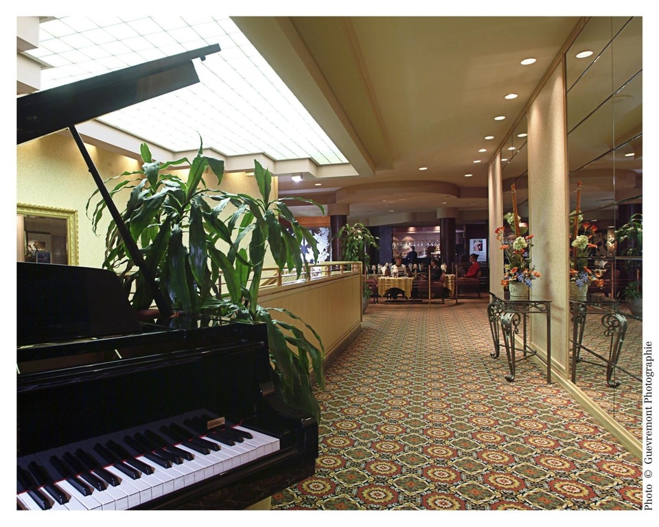 Hotel Place Dupuis Montreal Downtown