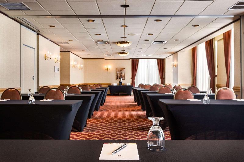 Hotel Place Dupuis Montreal Downtown