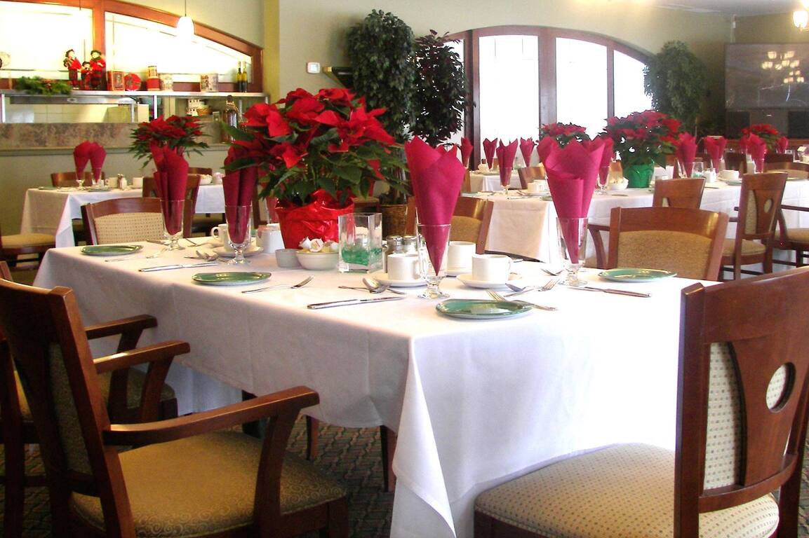 Wooden Sticks Golf Club